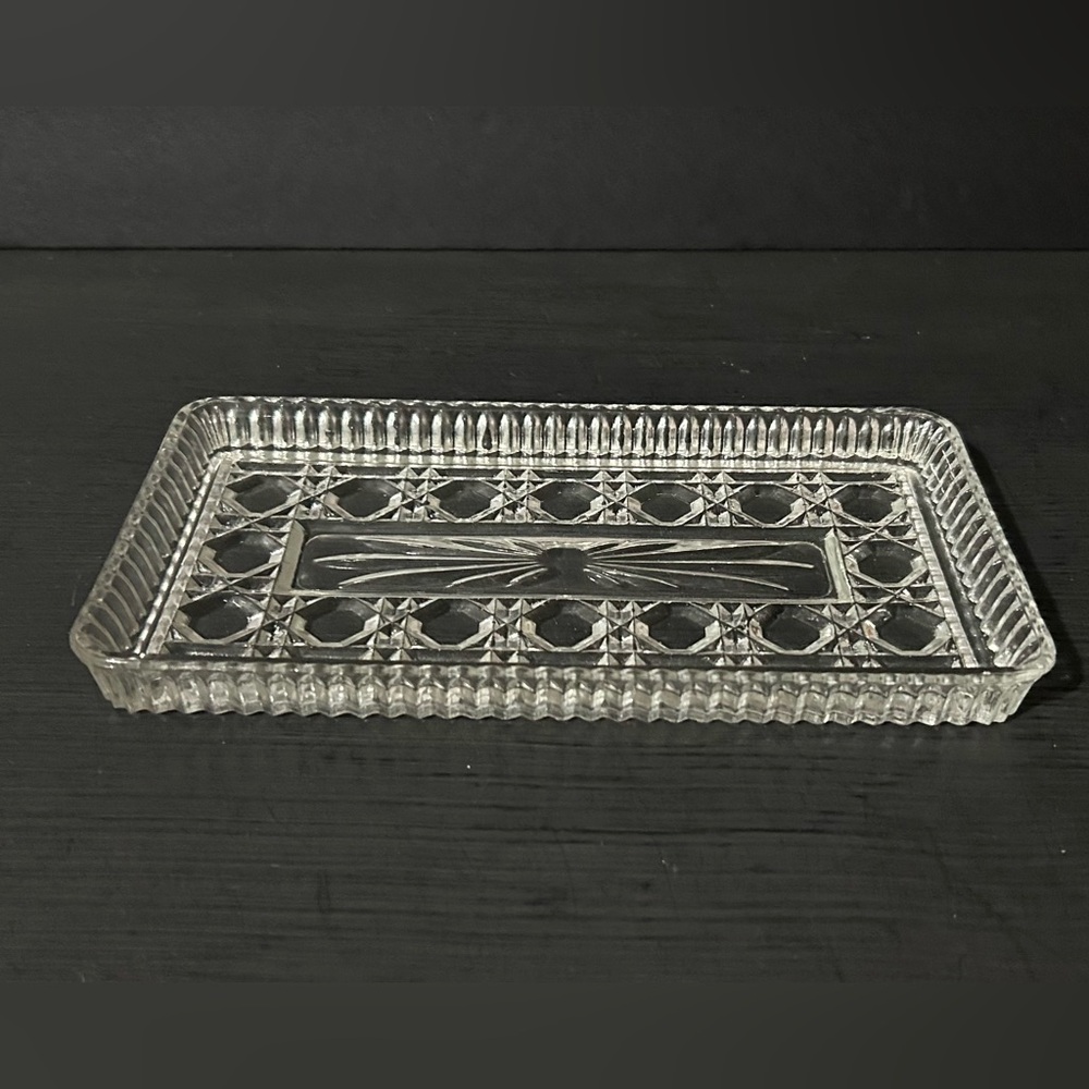Vintage Windsor Federal Cut Glass Plate, 8.5x5.75x0.75, 70s Button/Cane Style - Picture 3 of 3